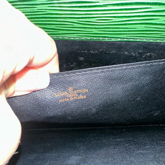 Beautiful Louis Vuitton Lena Epi Clutch - Picture 7 of 14